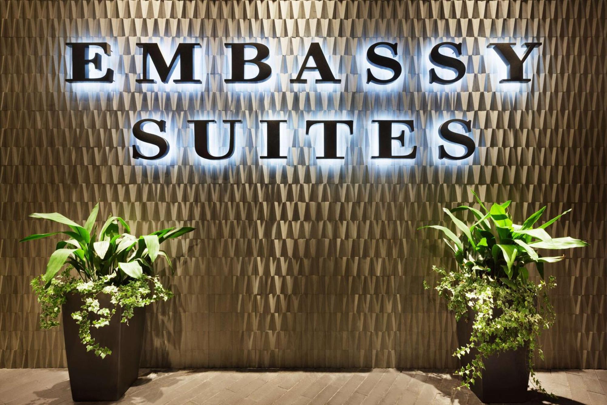 Embassy Suites By Hilton Charlotte Uptown מראה חיצוני תמונה