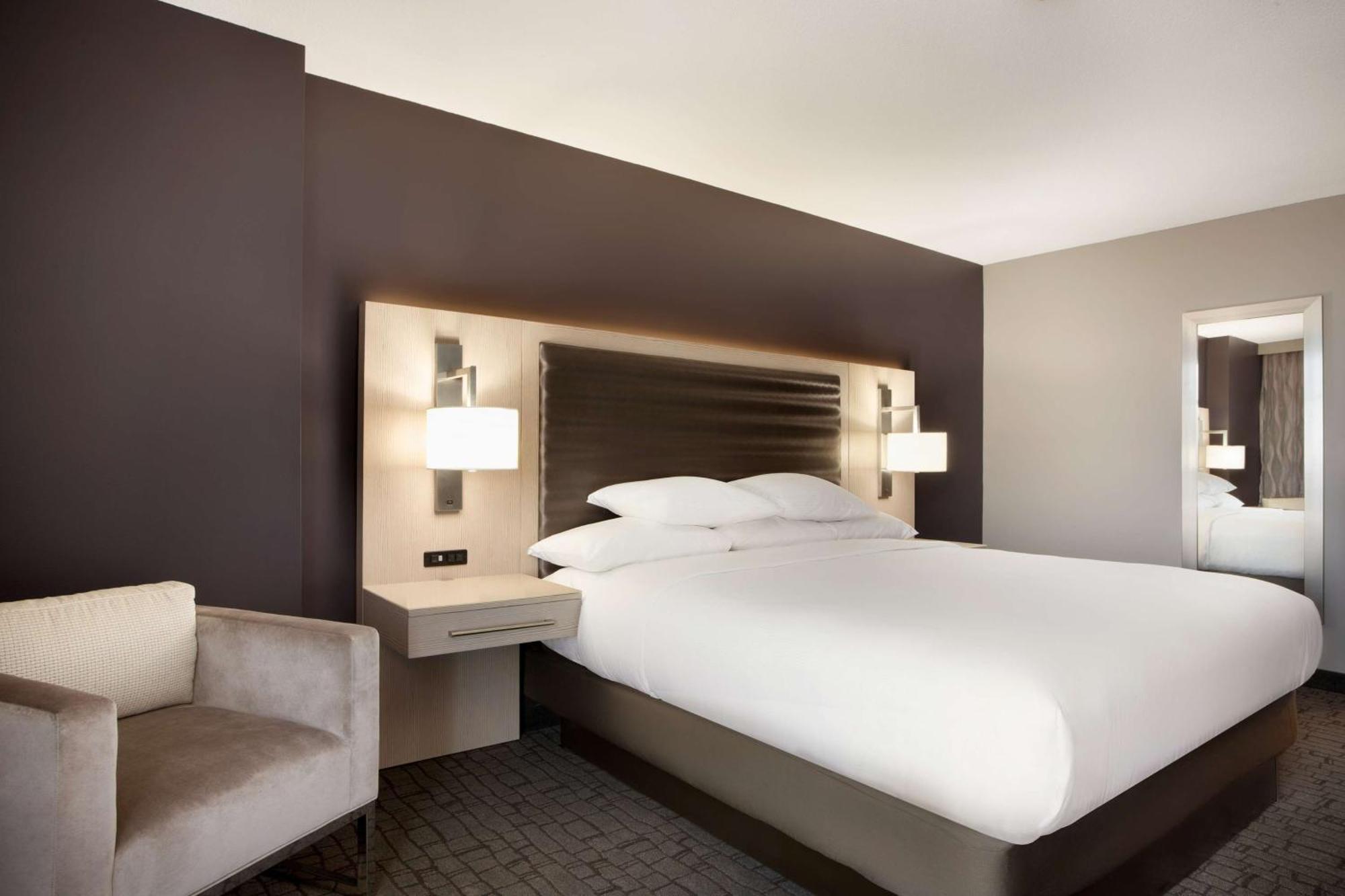 Embassy Suites By Hilton Charlotte Uptown מראה חיצוני תמונה