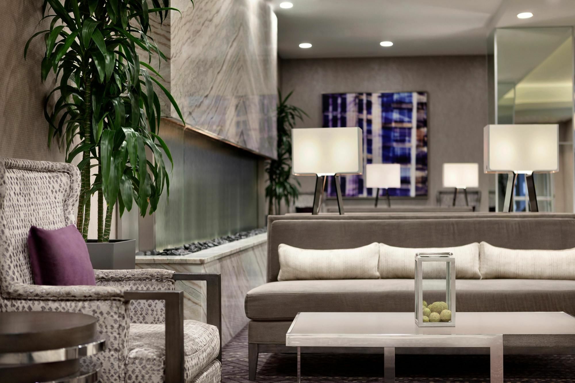 Embassy Suites By Hilton Charlotte Uptown מראה חיצוני תמונה